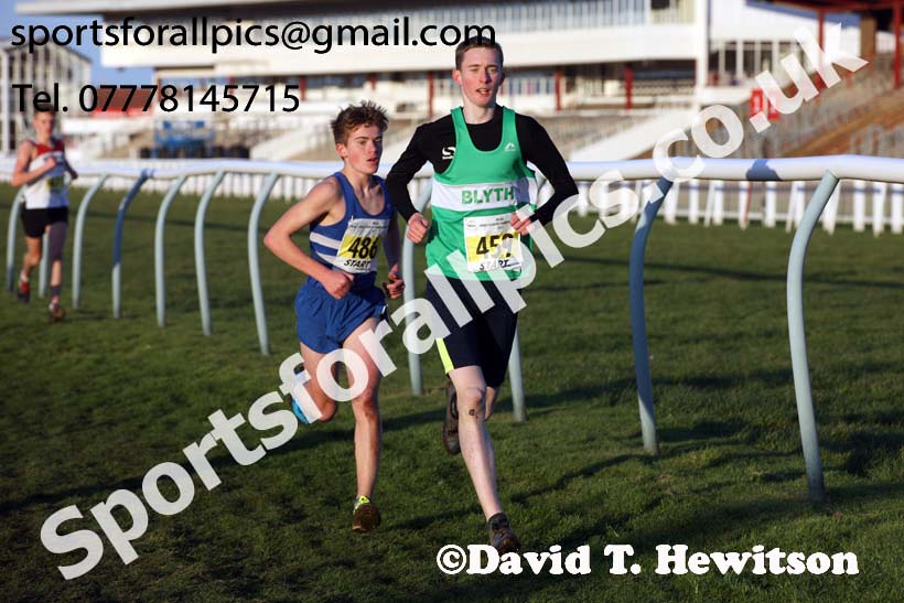 Mens under-17s North Eastern Cross Country, Redcar. Photo:  David T. Hewitson/Sports for All Pics
